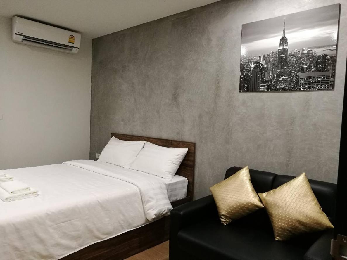 Tata House Aparthotel Bangkok Exterior photo