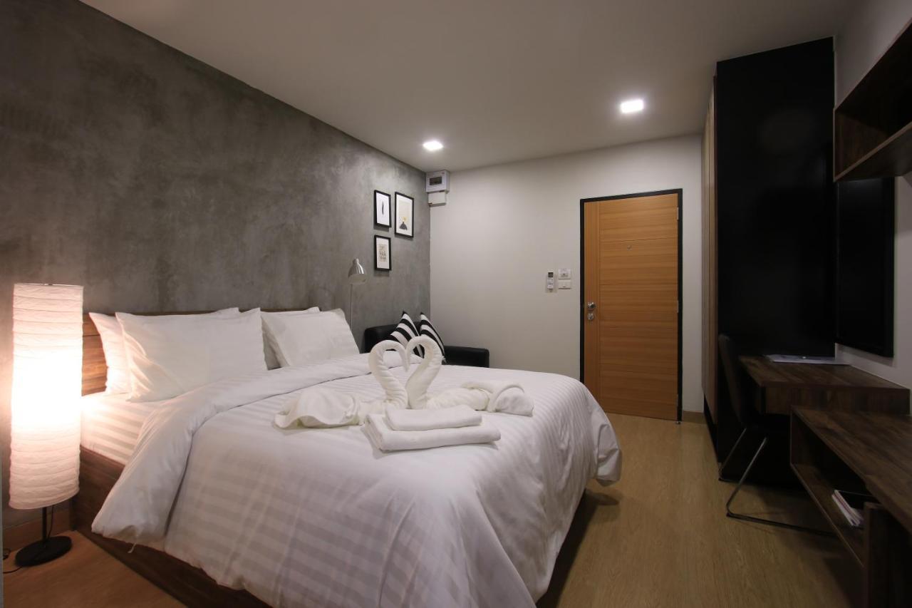 Tata House Aparthotel Bangkok Exterior photo