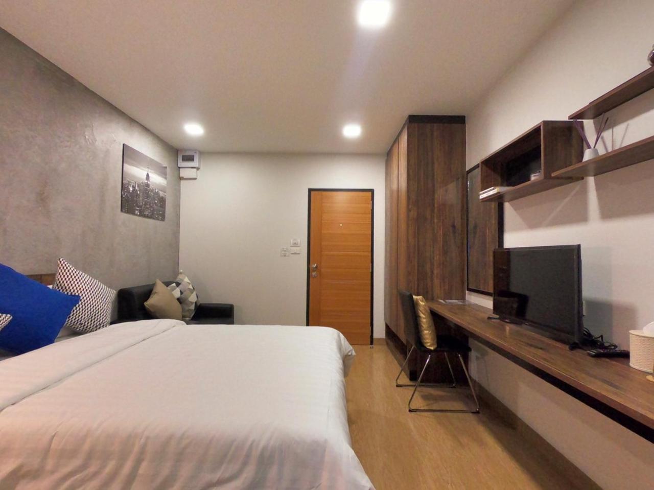 Tata House Aparthotel Bangkok Exterior photo